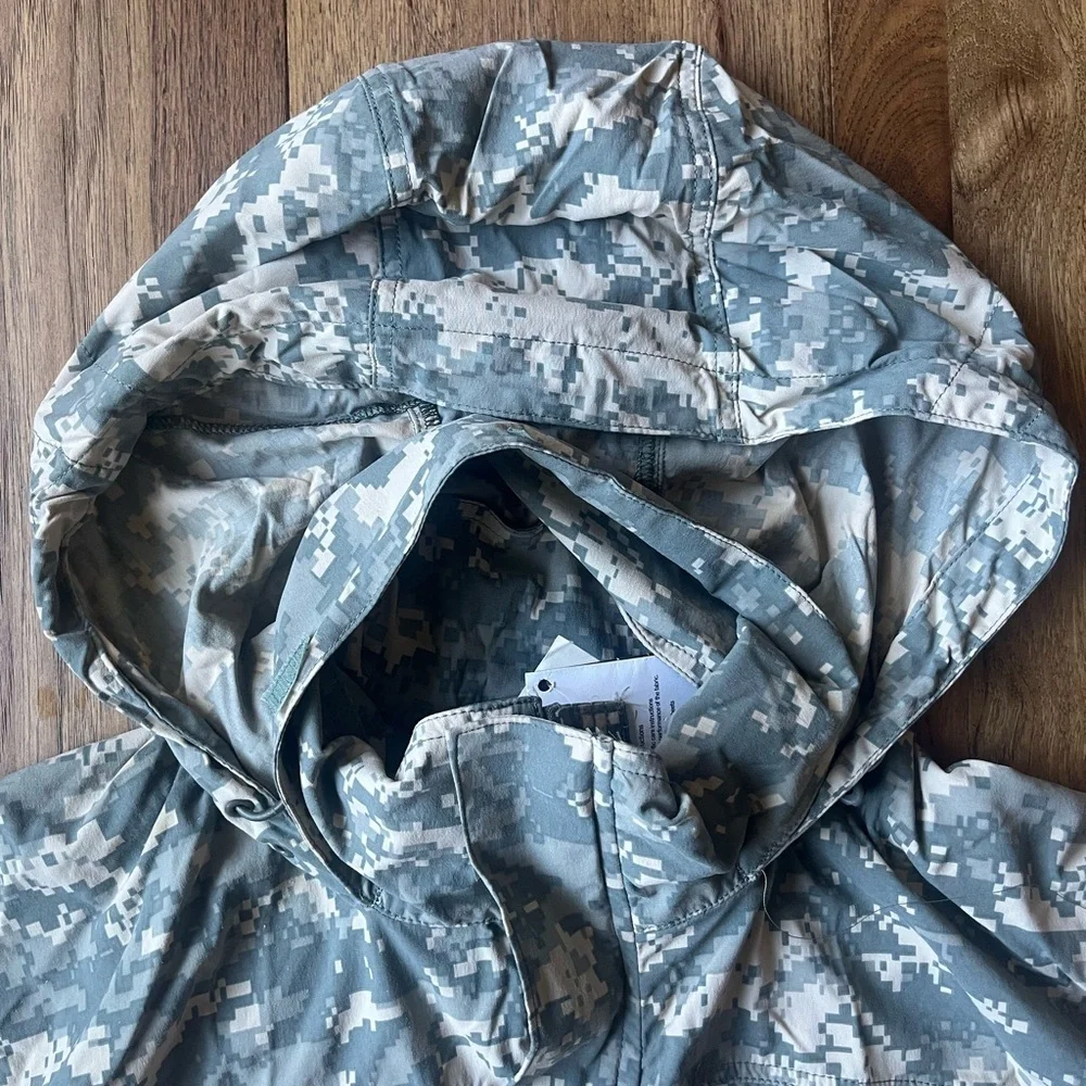 NWT ECWCS GEN III Level 5 Soft Shell Jacket US Army Men’s Sz M Camouflage‎